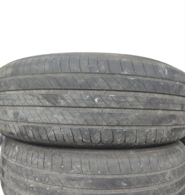 215/65R17 Michelin