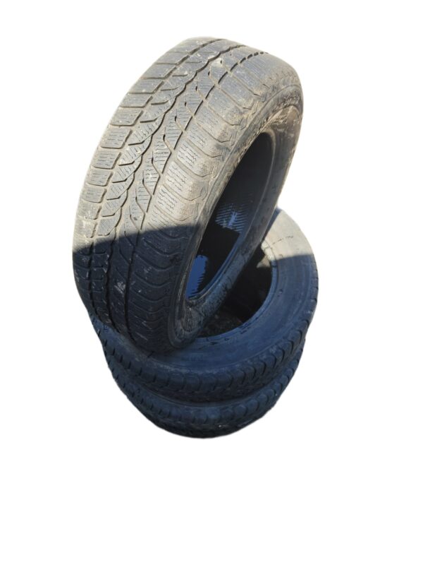 215/65R16 Uniroyal