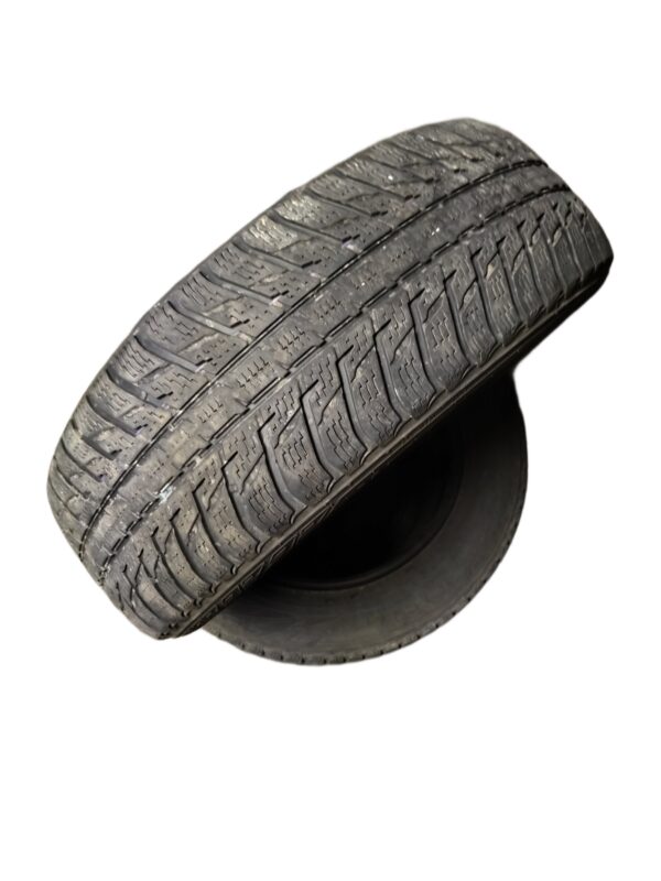 215/65R17 NOKIAN