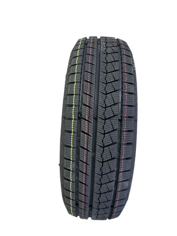 225/70R16 Sonix Zima